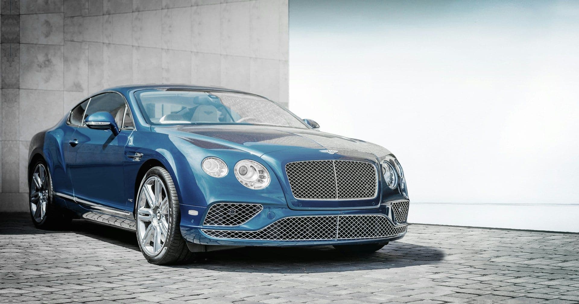 Complex Investigation of Russia’s Luxury Car Market Under Sanctions